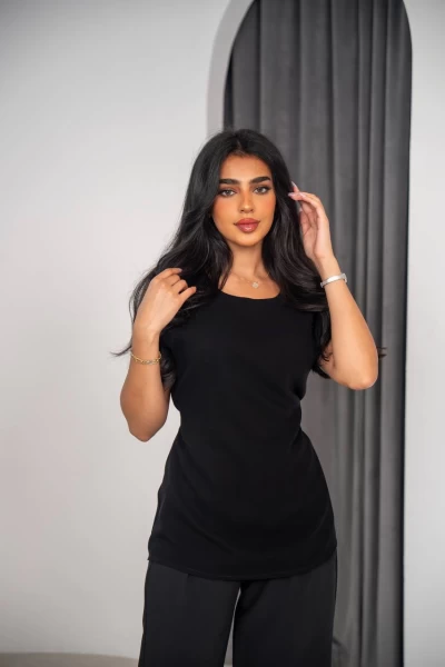 Practical set consisting of a blouse and pants in black crepe fabric C:IB1083